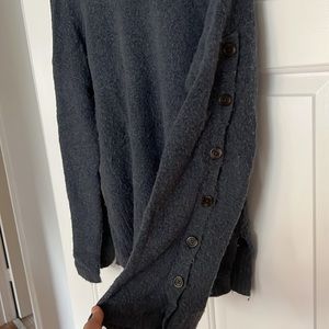 Comfortable Madewell sweater with adorable detailed sleeves